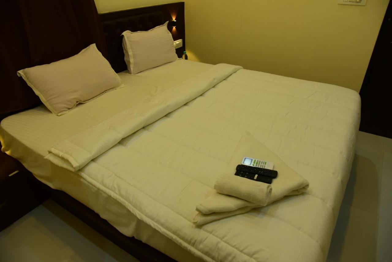 M G Residency Hotel จิกมากาลูร์ ภายนอก รูปภาพ