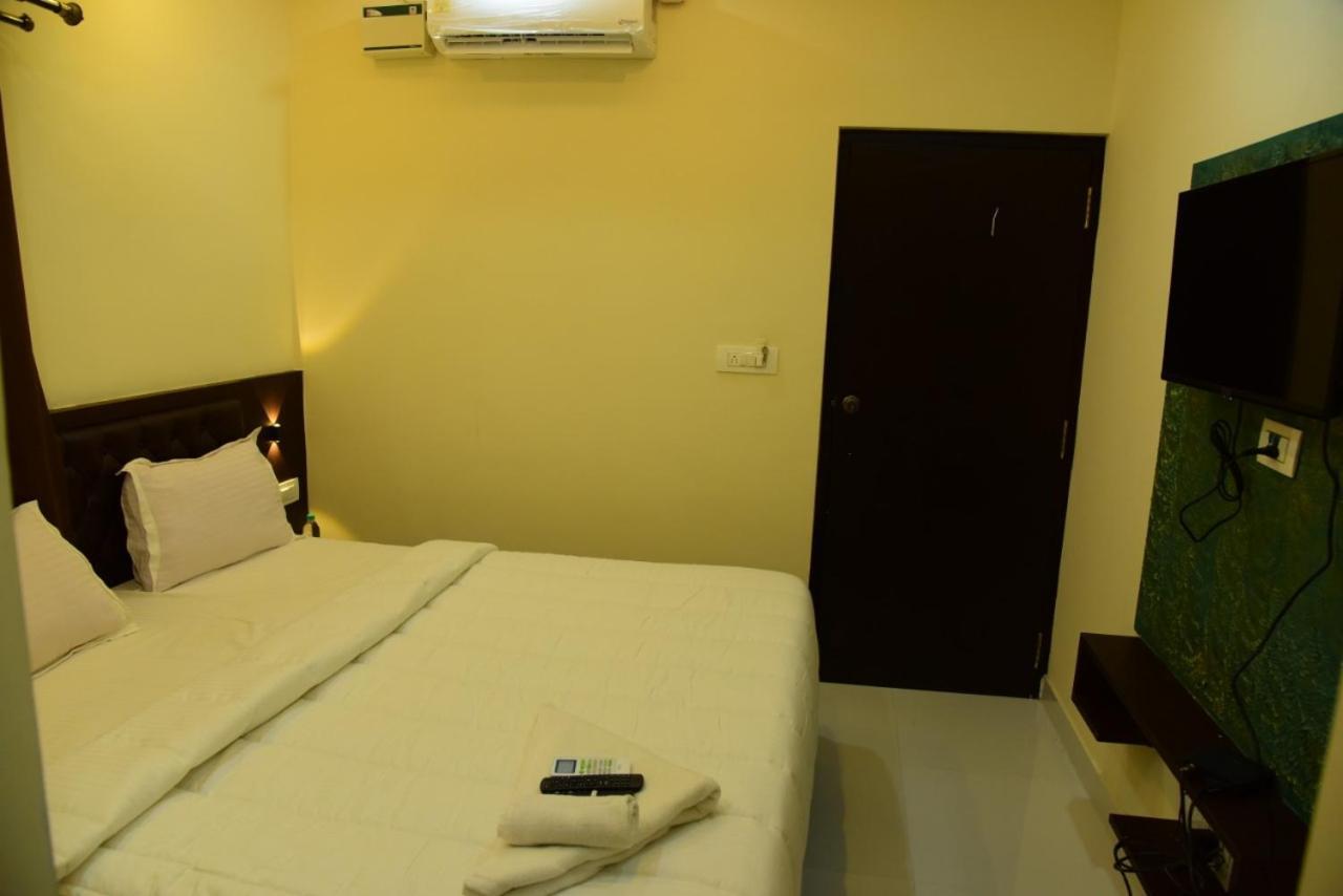 M G Residency Hotel จิกมากาลูร์ ภายนอก รูปภาพ