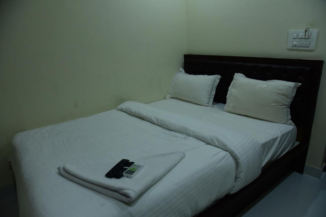 M G Residency Hotel จิกมากาลูร์ ภายนอก รูปภาพ
