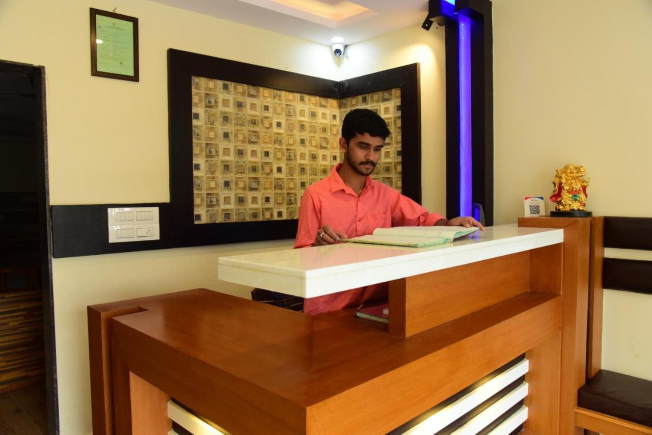 M G Residency Hotel จิกมากาลูร์ ภายนอก รูปภาพ